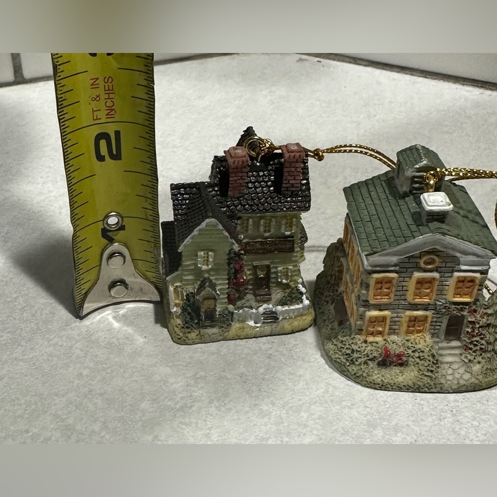 2 Liberty Falls Christmas Tree
Ornament Sets W/ 12 Individually
Hand Painted - Picture 12 of 16